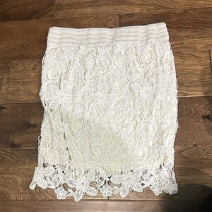 Kenar Cream Lace Tube Top